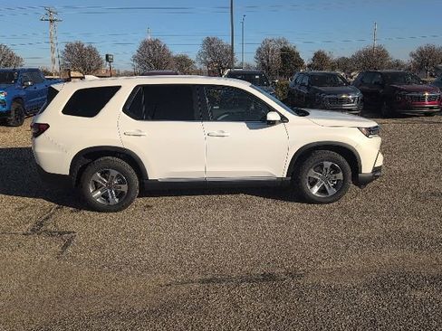 New 2025 Honda Pilot EX-L image 17