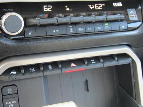 Used 2022 Toyota Tundra CrewMax w/ TRD Off-Road Pkg w/ TRD Off-Road Premium Package AWD/4WD image 33