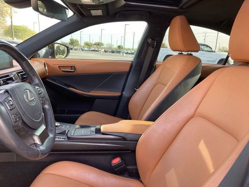 Used 2023 Lexus IS 300 300 w/ Premium Package image 10