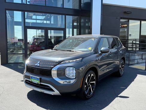 Used 2024 Mitsubishi Outlander SE AWD/4WD image 1