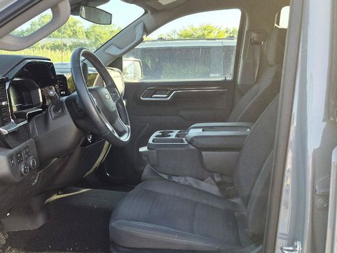 Used 2024 Chevrolet Silverado 1500 LT AWD/4WD image 6