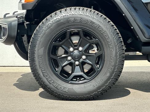 Used 2021 Jeep Gladiator Sport AWD/4WD image 35