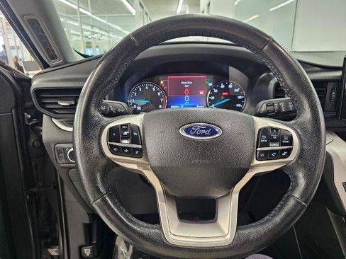 Used 2021 Ford Explorer XLT AWD/4WD image 11