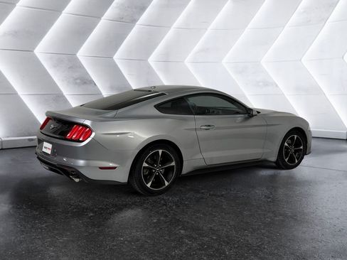 Used 2020 Ford Mustang Coupe RWD image 4