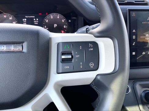 Used 2025 Land Rover Defender 110 S image 24