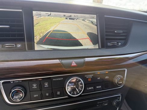 Used 2017 Kia Cadenza Premium w/ Luxury Package FWD image 16