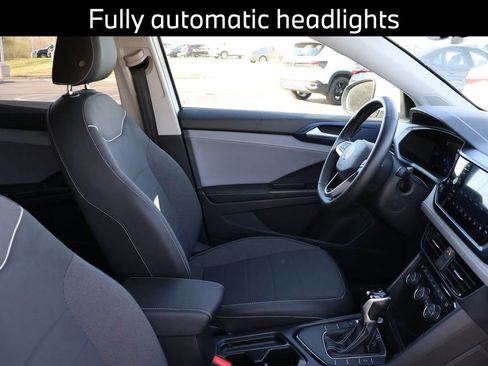 Certified 2024 Volkswagen Taos SE image 12