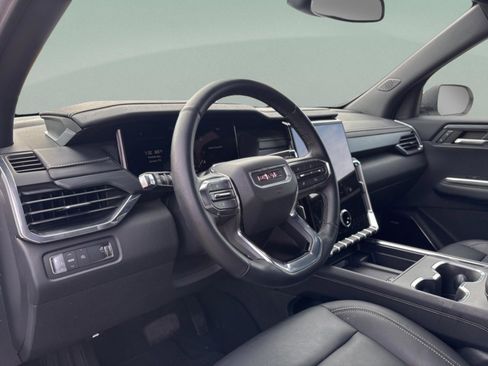 Used 2024 GMC Acadia Elevation image 25