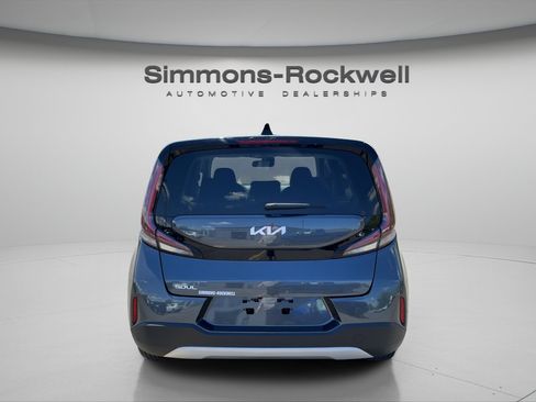 Used 2025 Kia Soul LX w/ LX Technology Package FWD image 5