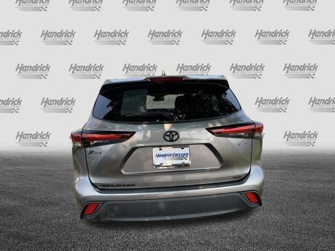 Used 2025 Toyota Highlander XLE AWD/4WD image 9