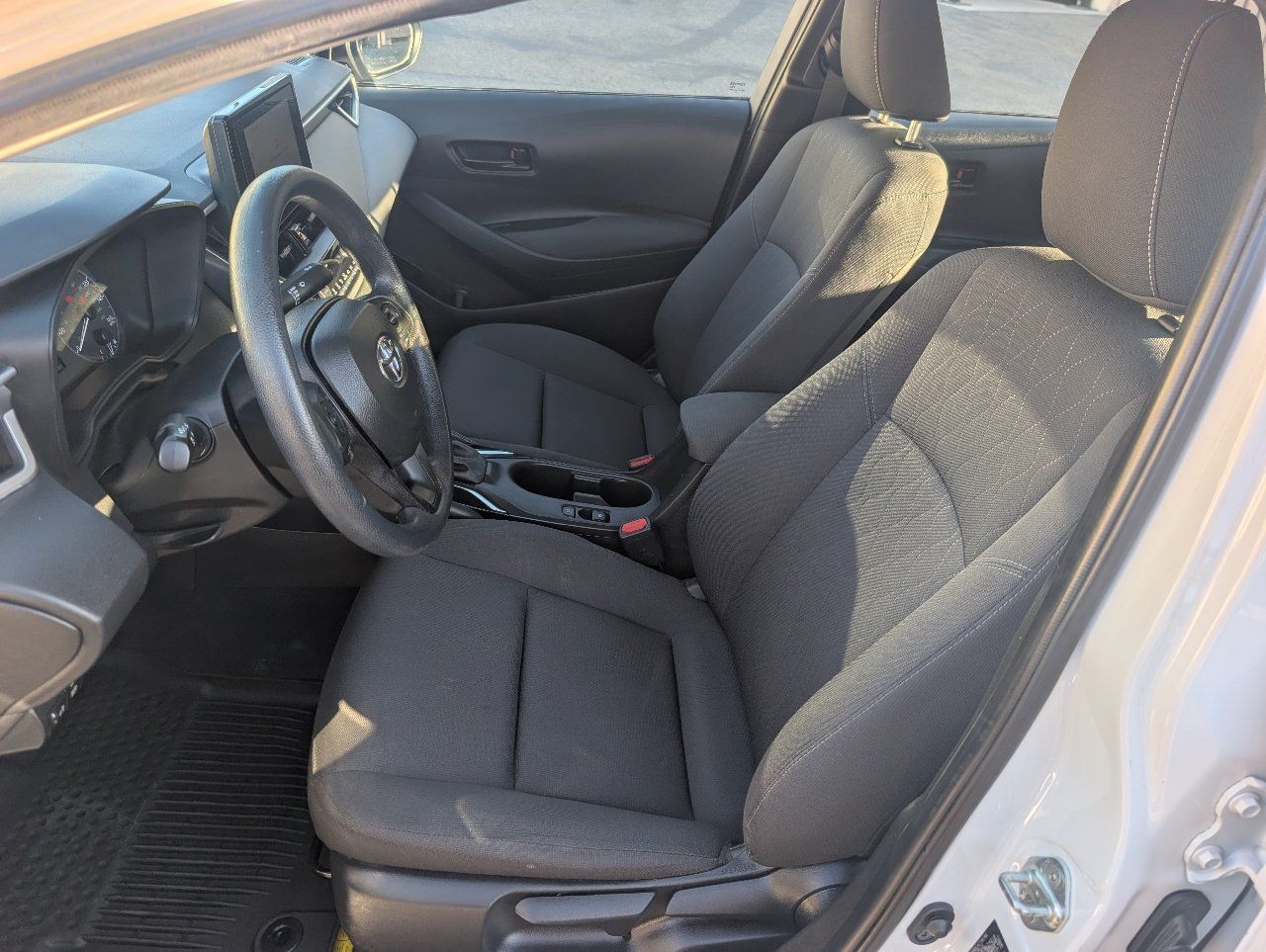 Used 2024 Toyota Corolla LE FWD image 2