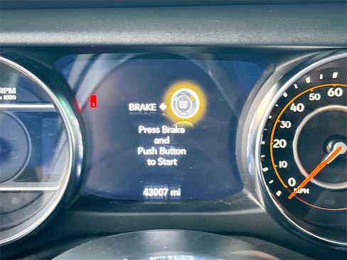 Used 2021 Jeep Gladiator Overland image 13