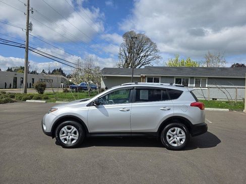 Used 2014 Toyota RAV4 LE image 8