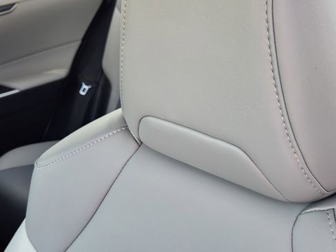 Used 2023 Toyota RAV4 XLE Premium image 18