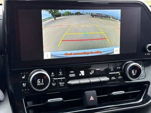 Used 2023 Toyota Highlander Limited AWD/4WD image 27