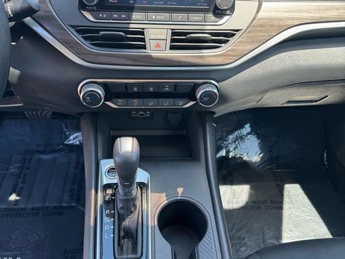 Used 2025 Nissan Altima 2.5 SV FWD image 32