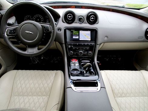Used 2016 Jaguar XJ L Portfolio AWD/4WD image 2
