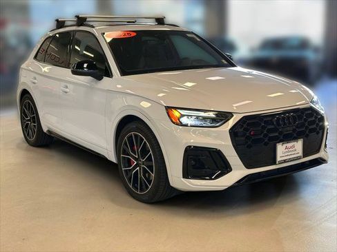 Used 2025 Audi SQ5 Premium Plus w/ Premium Plus Package image 3