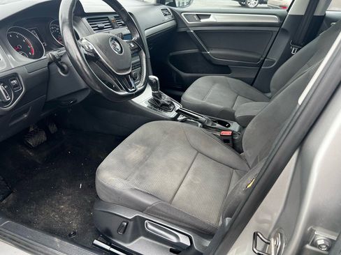 Used 2016 Volkswagen Golf S image 10