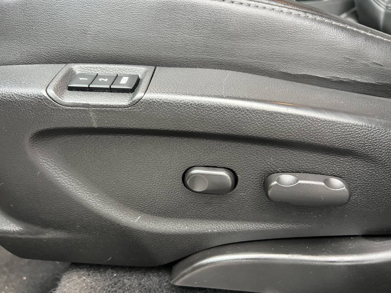 Used 2018 Buick Encore Essence AWD/4WD image 11