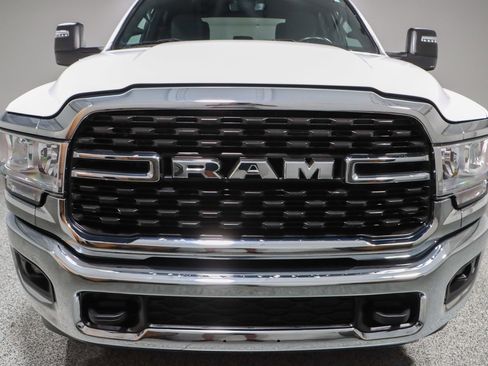 Used 2024 RAM 2500 Big Horn AWD/4WD image 4