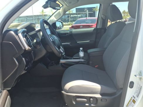 Certified 2023 Toyota Tacoma SR5 AWD/4WD image 15