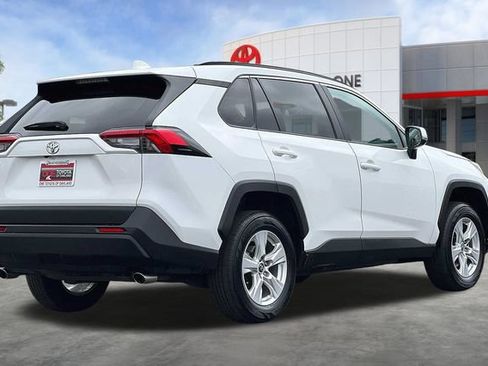 Used 2021 Toyota RAV4 XLE FWD image 5