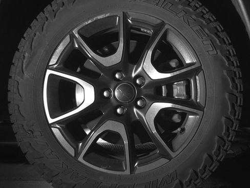 Used 2025 Jeep Compass Trailhawk AWD/4WD image 13