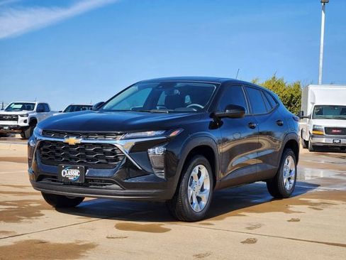 New 2026 Chevrolet Trax LS w/ LS Convenience Package FWD image 5