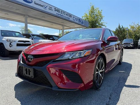 Used 2018 Toyota Camry SE FWD image 1