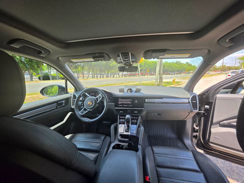 Used 2023 Porsche Cayenne AWD/4WD image 22