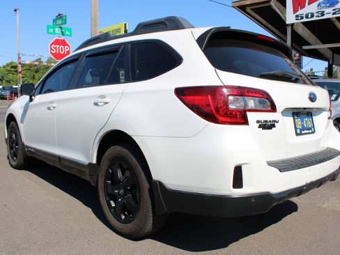 Used 2017 Subaru Outback 2.5i Limited AWD/4WD image 4