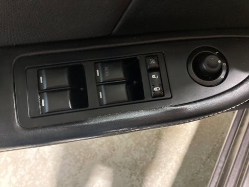 Used 2014 Dodge Avenger SE FWD image 22