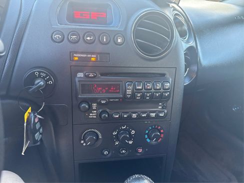 Used 2006 Pontiac Grand Prix w/ Preferred Package FWD image 16