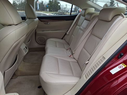 Used 2013 Lexus ES 300h image 8