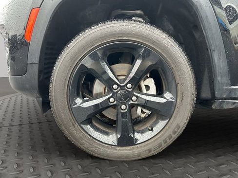 Used 2023 Jeep Grand Cherokee Altitude image 25