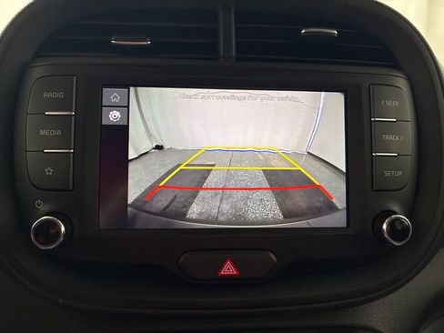 Used 2025 Kia Soul LX w/ LX Technology Package FWD image 18