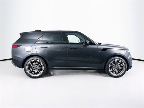 New 2025 Land Rover Range Rover Sport SE image 4