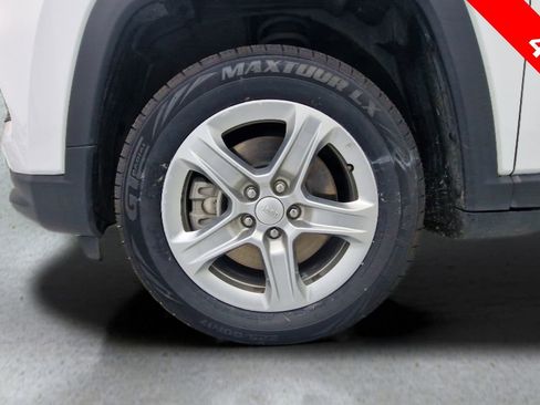 Used 2024 Jeep Compass Latitude image 29