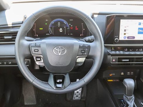 Used 2025 Toyota Camry SE w/ Convenience Package FWD image 12