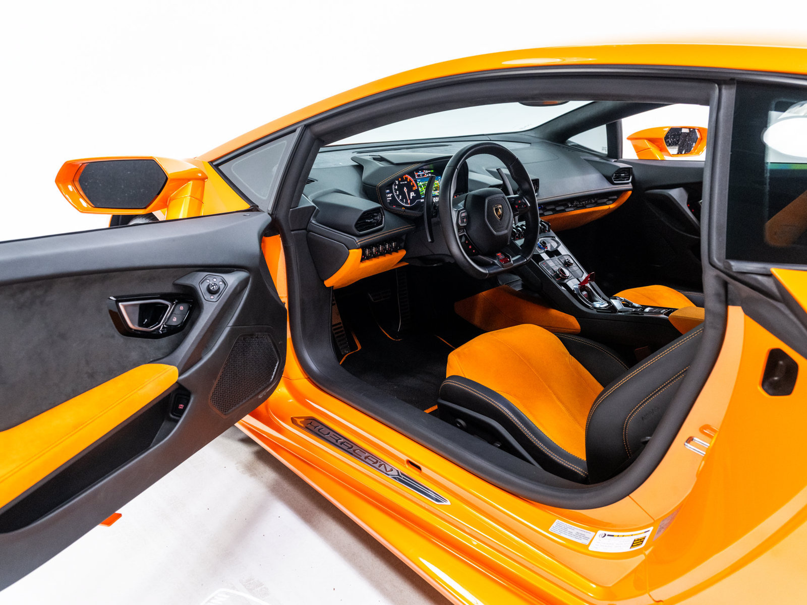 Used 2016 Lamborghini Huracan LP 610-4 AWD/4WD image 99