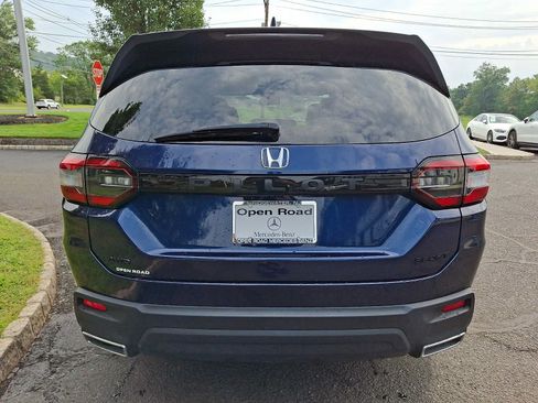 Used 2025 Honda Pilot Sport image 5