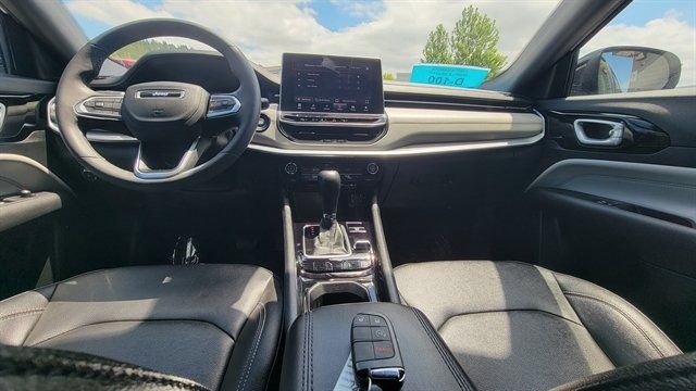 Used 2025 Jeep Compass Limited AWD/4WD image 16