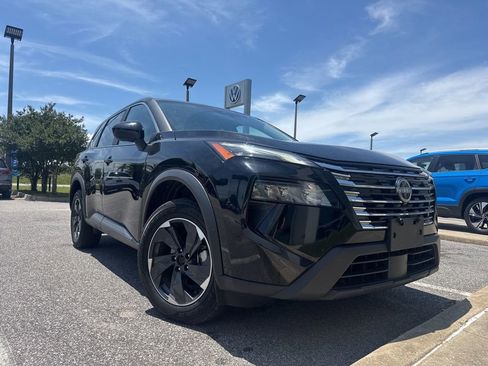 Used 2024 Nissan Rogue SV FWD image 4