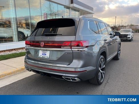 Used 2024 Volkswagen Atlas SEL Premium R-Line image 8