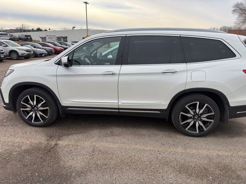 Used 2019 Honda Pilot Elite image 2