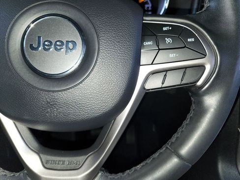 Used 2020 Jeep Grand Cherokee Laredo image 24