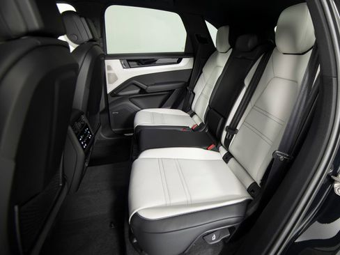 New 2026 Porsche Cayenne AWD/4WD image 33