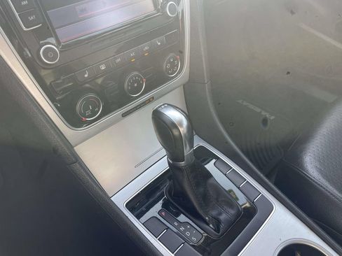 Used 2013 Volkswagen Passat TDI SE FWD image 32