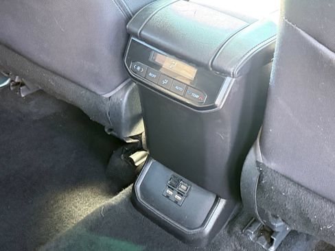 Used 2020 Toyota Highlander LE AWD/4WD image 21